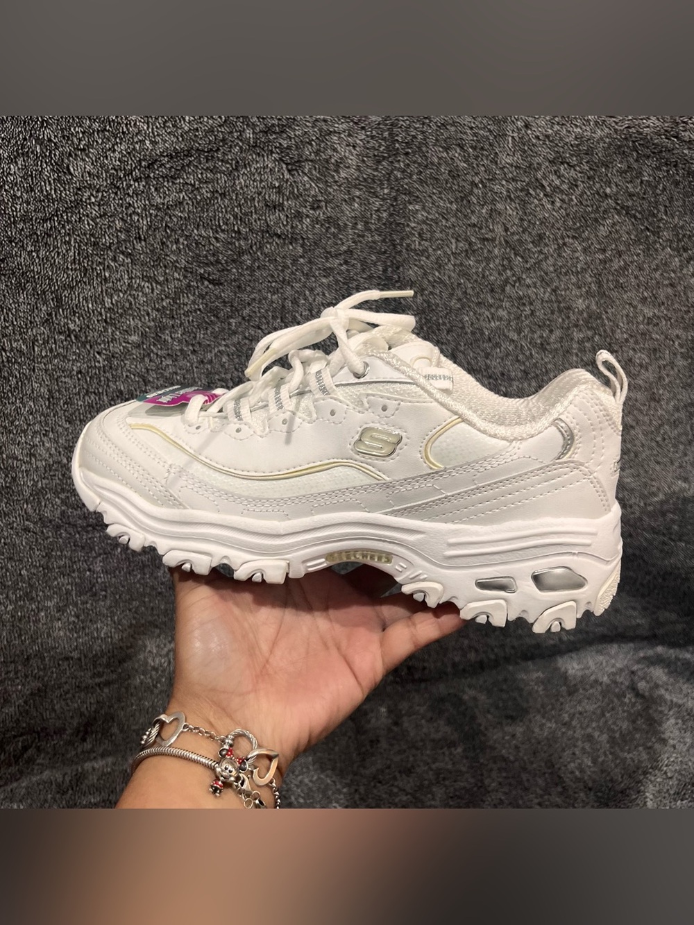 Skechers D'Lites women’s white sneakers in size 6